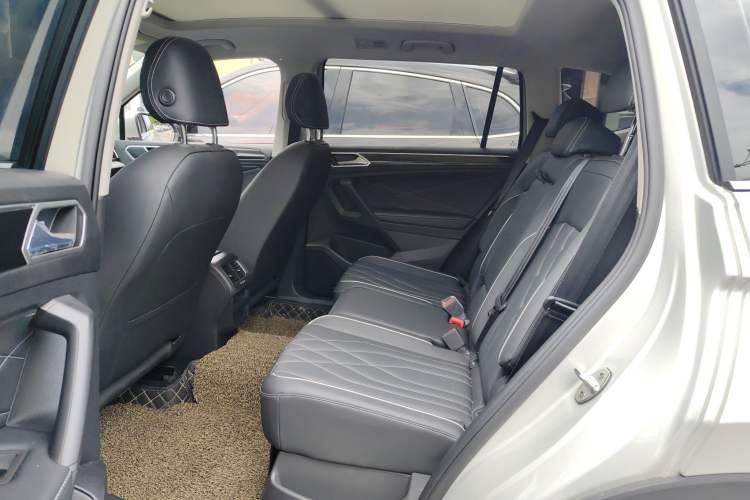 Used Volkswagen Tiguan L 2024 Outstanding Model 300TSI Automatic Two-Wheel Drive Longteng Edition Left Rear Seat