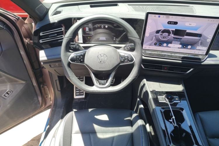 Used Volkswagen Tiguan L 2024 PRO 330TSI Two-Wheel Drive R-Line Smart Edition Steering Wheel