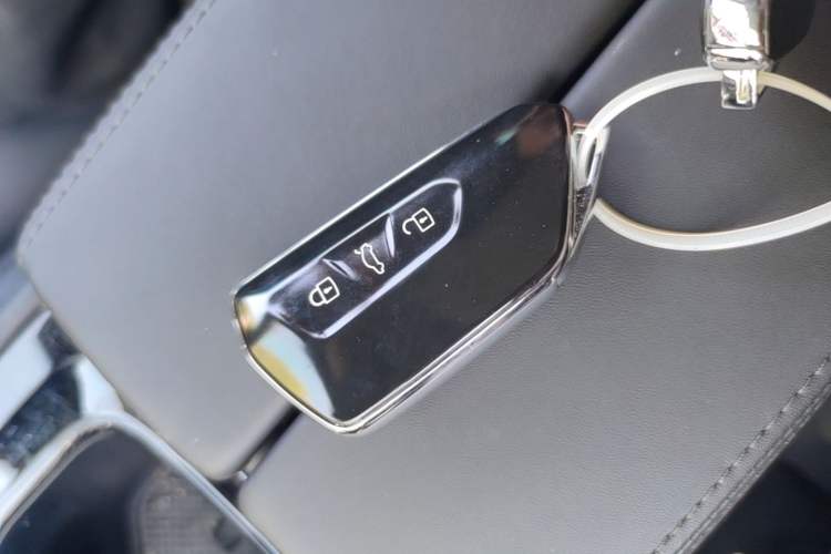 Used Volkswagen Tiguan L 2024 PRO 330TSI Two-Wheel Drive R-Line Smart Edition Vehicle Key