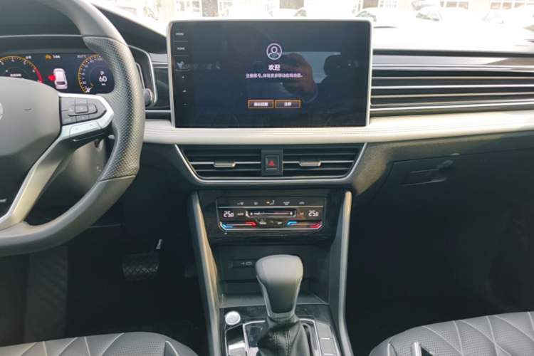Used Volkswagen Tiguan L 2024 300TSI Automatic Two-Wheel Drive Smart Edition Audio And AC Panel