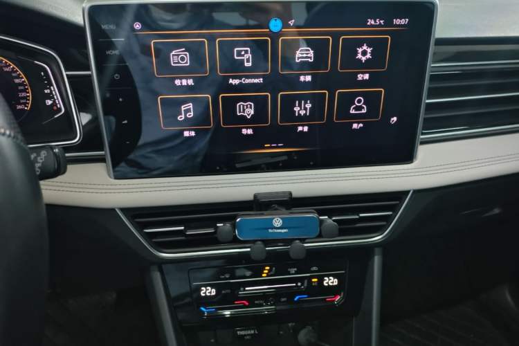 Used Volkswagen Tiguan L 2024 Outstanding Model 300TSI Automatic Two-Wheel Drive Longteng Edition Audio And AC Panel