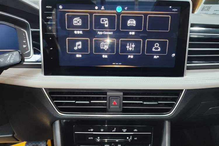Used Volkswagen Tiguan L 2024 Outstanding Model 300TSI Automatic Two-Wheel Drive Longteng Edition Audio And AC Panel