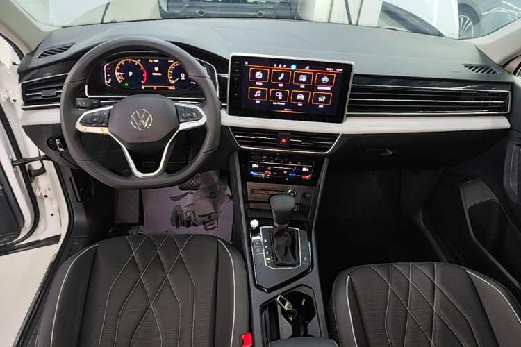 Used Volkswagen Tiguan L 2024 330TSI Automatic Two-Wheel Drive Smart Edition Audio And AC Panel