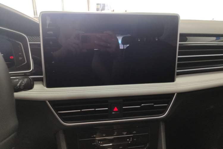Used Volkswagen Tiguan L 2024 Outstanding Model 300TSI Automatic Two-Wheel Drive Longteng Edition Audio And AC Panel