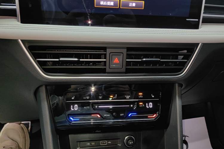 Used Volkswagen Tiguan L 2024 330TSI Automatic Two-Wheel Drive R-Line Enhanced Edition Audio And AC Panel