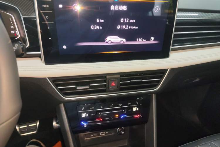 Used Volkswagen Tiguan L 2024 Outstanding Model 330TSI Automatic Two-Wheel Drive R-Line Dragon Glory Edition Audio And AC Panel