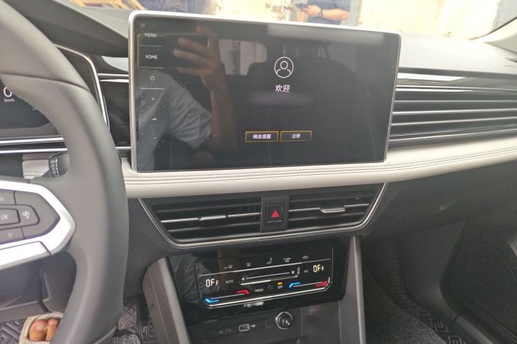 Used Volkswagen Tiguan L 2024 Outstanding Model 300TSI Automatic Two-Wheel Drive Longteng Edition Audio And AC Panel