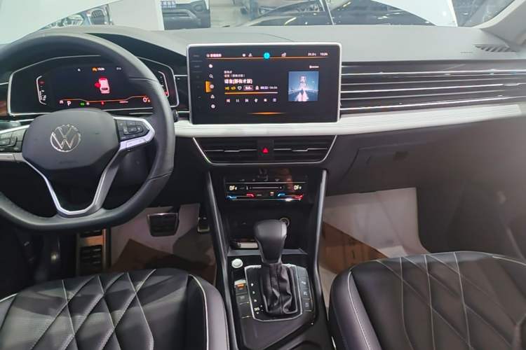 Used Volkswagen Tiguan L 2024 300TSI Automatic Two-Wheel Drive Smart Edition Audio And AC Panel