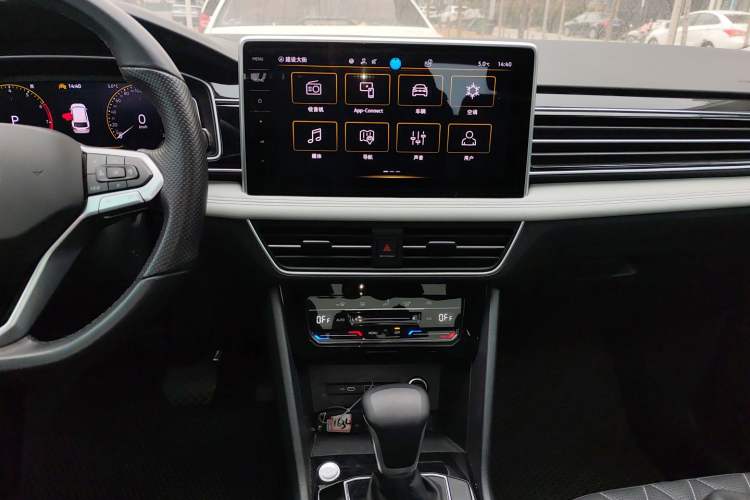 Used Volkswagen Tiguan L 2024 300TSI Automatic Two-Wheel Drive Smart Edition Audio And AC Panel