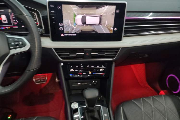 Used Volkswagen Tiguan L 2024 330TSI Automatic Two-Wheel Drive R-Line Enhanced Edition Audio And AC Panel
