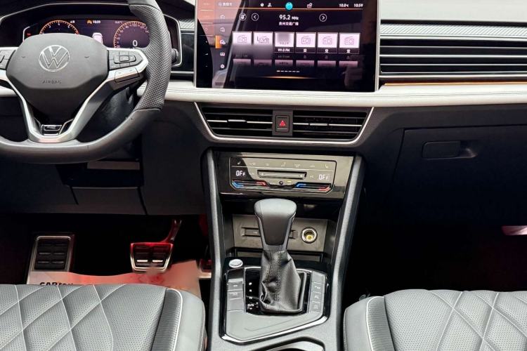 Used Volkswagen Tiguan L 2024 330TSI Automatic Two-Wheel Drive R-Line Enhanced Edition Audio And AC Panel