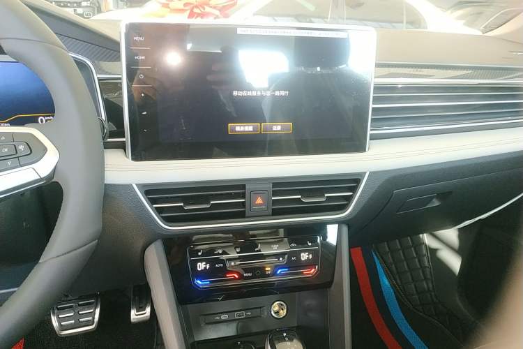 Used Volkswagen Tiguan L 2024 Outstanding Model 330TSI Automatic Two-Wheel Drive R-Line Dragon Glory Edition Audio And AC Panel