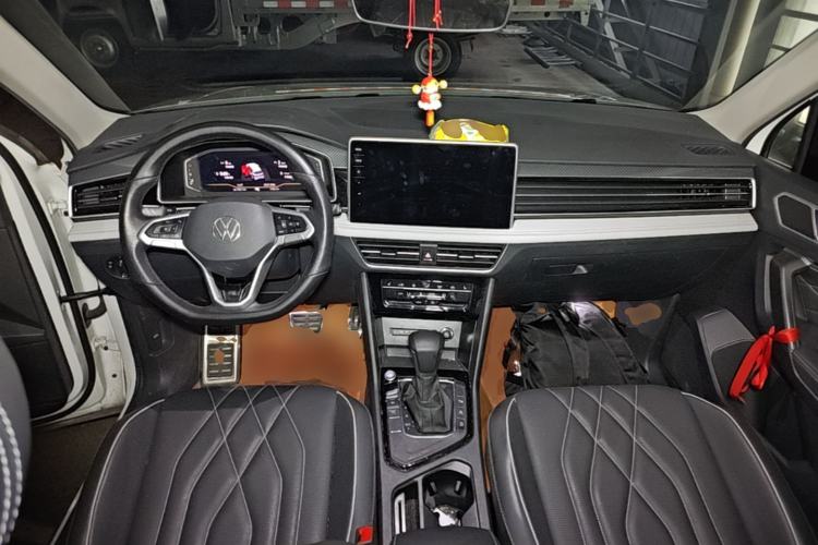 Used Volkswagen Tiguan L 2024 330TSI Automatic Two-Wheel Drive R-Line Enhanced Edition Center Console