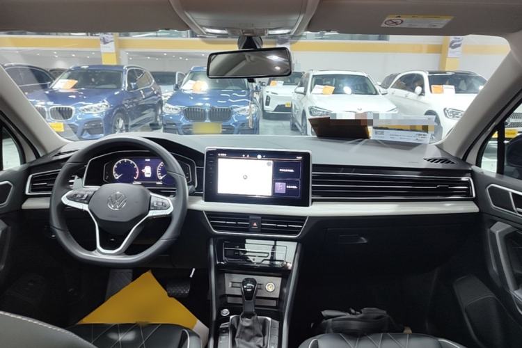 Used Volkswagen Tiguan L 2024 Outstanding Model 300TSI Automatic Two-Wheel Drive Longteng Edition Center Console