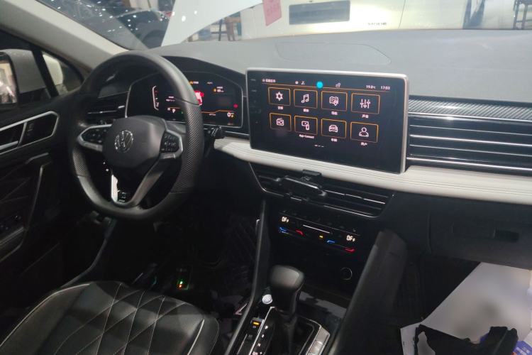 Used Volkswagen Tiguan L 2024 330TSI Automatic Two-Wheel Drive R-Line Enhanced Edition Center Console