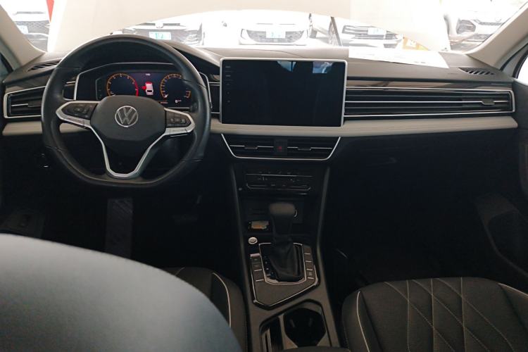 Used Volkswagen Tiguan L 2024 300TSI Automatic Two-Wheel Drive Smart Edition Center Console