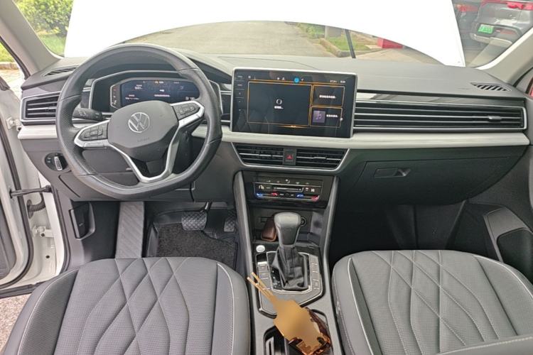 Used Volkswagen Tiguan L 2024 300TSI Automatic Two-Wheel Drive Smart Edition Center Console