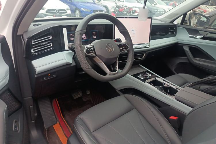 Used Volkswagen Tiguan L 2024 PRO 330TSI Two-Wheel Drive Smart Drive Edition Center Console