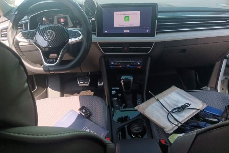 Used Volkswagen Tiguan L 2024 330TSI Automatic Two-Wheel Drive R-Line Enhanced Edition Center Console