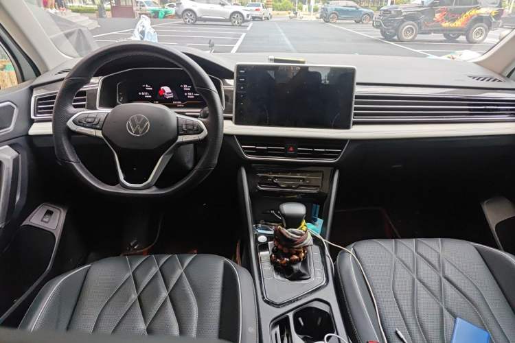 Used Volkswagen Tiguan L 2024 300TSI Automatic Two-Wheel Drive Smart Edition Center Console