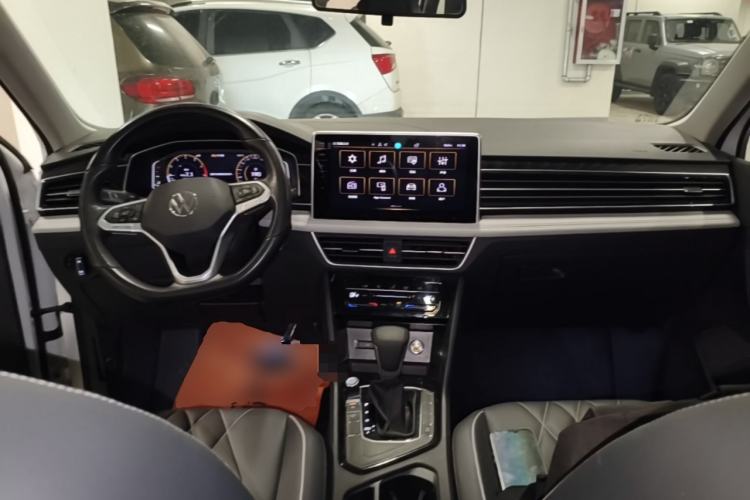 Used Volkswagen Tiguan L 2024 300TSI Automatic Two-Wheel Drive Smart Edition Center Console