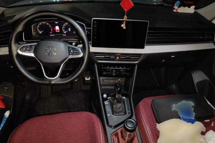 Used Volkswagen Tiguan L 2024 Outstanding Model 300TSI Automatic Two-Wheel Drive Longteng Edition Center Console