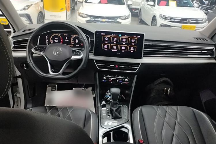 Used Volkswagen Tiguan L 2024 330TSI Automatic Two-Wheel Drive R-Line Enhanced Edition Center Console