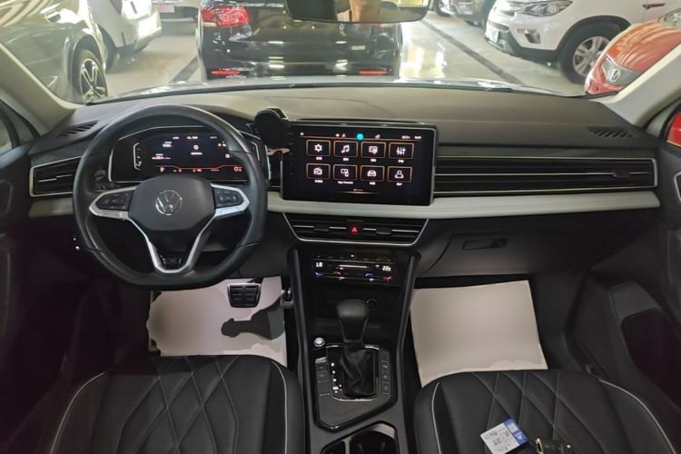 Used Volkswagen Tiguan L 2024 330TSI Automatic Two-Wheel Drive R-Line Enhanced Edition Center Console