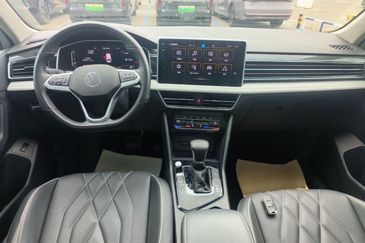 Used Volkswagen Tiguan L 2024 300TSI Automatic Two-Wheel Drive Smart Edition Center Console