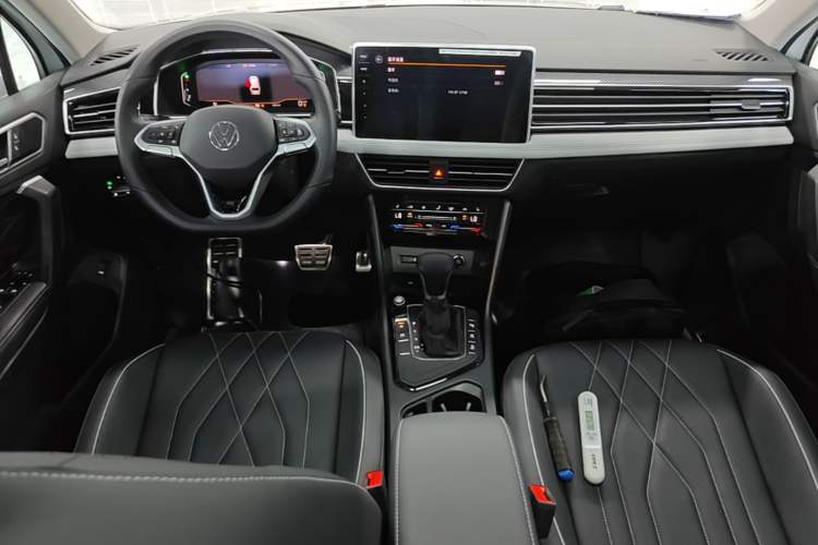 Used Volkswagen Tiguan L 2024 330TSI Automatic Two-Wheel Drive R-Line Enhanced Edition Center Console