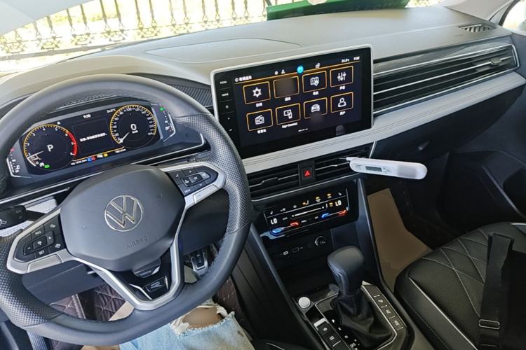 Used Volkswagen Tiguan L 2024 330TSI Automatic Two-Wheel Drive R-Line Enhanced Edition Center Console