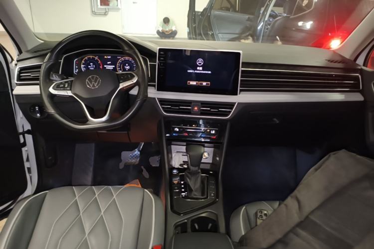 Used Volkswagen Tiguan L 2024 300TSI Automatic Two-Wheel Drive Smart Edition Center Console