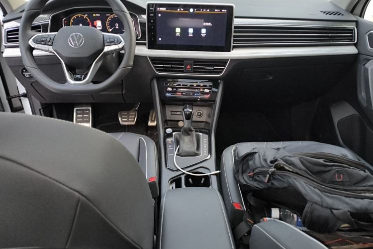 Used Volkswagen Tiguan L 2024 330TSI Automatic Two-Wheel Drive R-Line Enhanced Edition Center Console