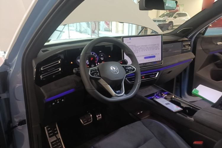 Used Volkswagen Tiguan L 2024 PRO 380TSI Four-Wheel Drive R-Line Prestige Edition Center Console