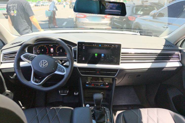 Used Volkswagen Tiguan L 2024 330TSI Automatic Two-Wheel Drive R-Line Enhanced Edition Center Console