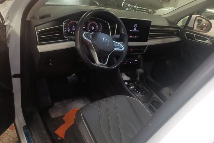 Used Volkswagen Tiguan L 2024 300TSI Automatic Two-Wheel Drive Smart Edition Center Console