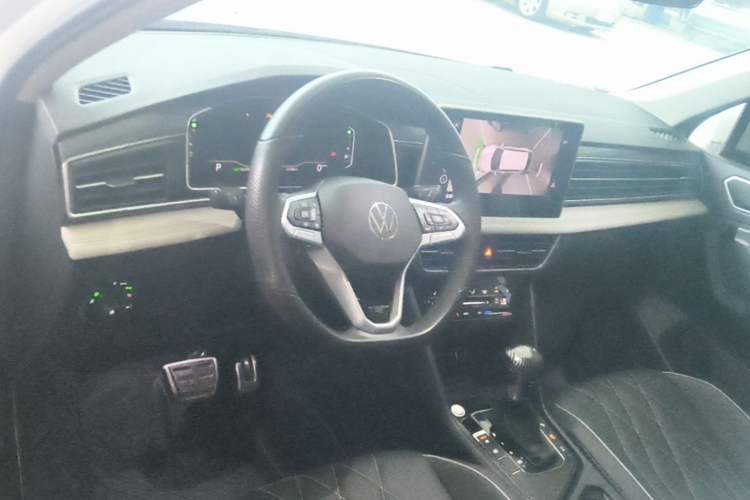 Used Volkswagen Tiguan L 2024 330TSI Automatic Two-Wheel Drive R-Line Enhanced Edition Center Console