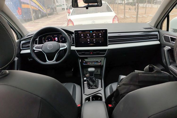 Used Volkswagen Tiguan L 2024 300TSI Automatic Two-Wheel Drive Smart Edition Center Console