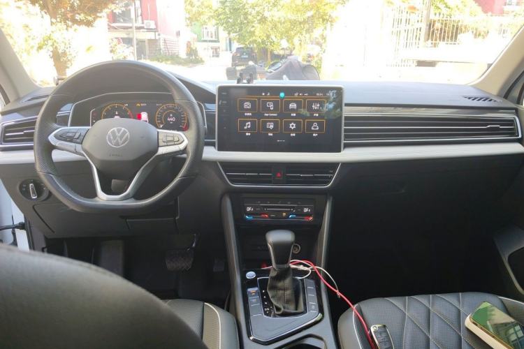 Used Volkswagen Tiguan L 2024 300TSI Automatic Two-Wheel Drive Smart Edition Center Console