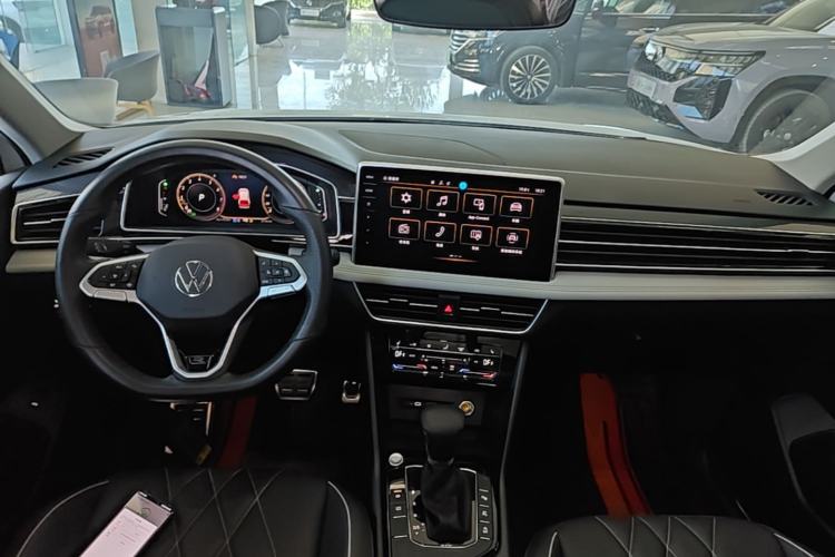 Used Volkswagen Tiguan L 2024 330TSI Automatic Two-Wheel Drive R-Line Enhanced Edition Center Console