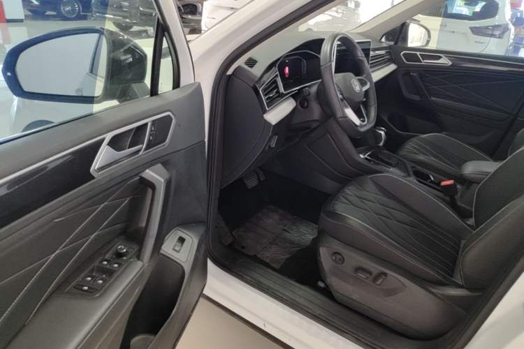Used Volkswagen Tiguan L 2024 Outstanding Model 300TSI Automatic Two-Wheel Drive Longteng Edition Driver Seat