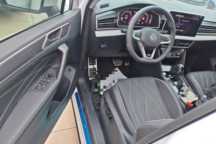 Used Volkswagen Tiguan L 2024 Outstanding Model 330TSI Automatic Two-Wheel Drive R-Line Dragon Glory Edition Driver Seat