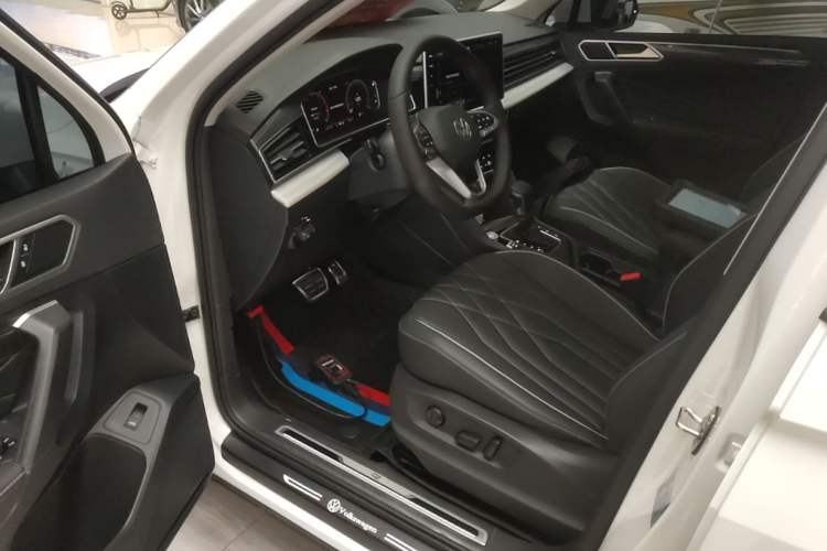 Used Volkswagen Tiguan L 2024 330TSI Automatic Two-Wheel Drive R-Line Enhanced Edition Driver Seat