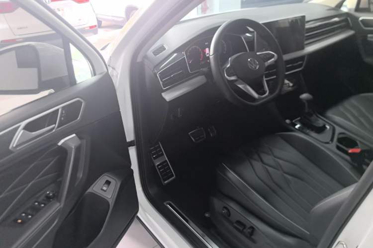 Used Volkswagen Tiguan L 2024 330TSI Automatic Two-Wheel Drive R-Line Enhanced Edition Driver Seat