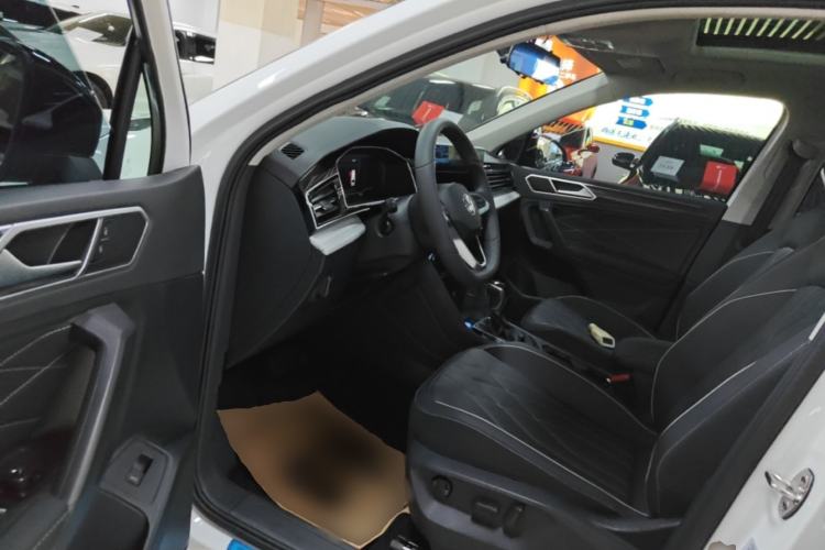 Used Volkswagen Tiguan L 2024 Outstanding Model 300TSI Automatic Two-Wheel Drive Longteng Edition Driver Seat