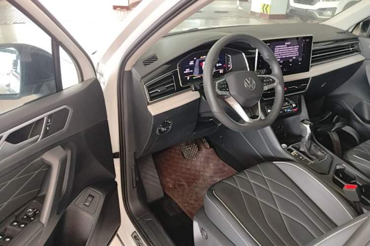Used Volkswagen Tiguan L 2024 Outstanding Model 300TSI Automatic Two-Wheel Drive Longteng Edition Driver Seat