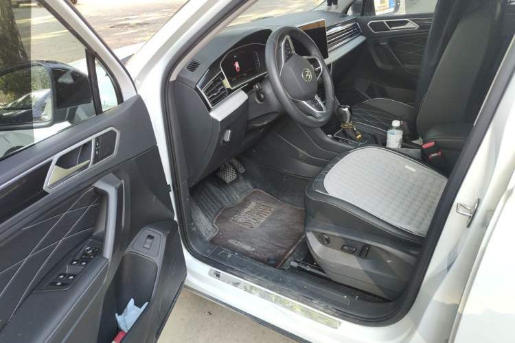 Used Volkswagen Tiguan L 2024 Outstanding Model 300TSI Automatic Two-Wheel Drive Longteng Edition Driver Seat