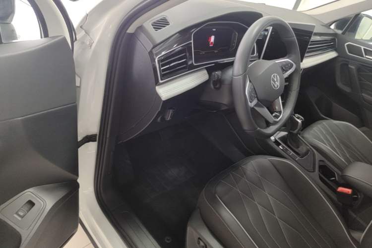 Used Volkswagen Tiguan L 2024 Outstanding Model 300TSI Automatic Two-Wheel Drive Longteng Edition Driver Seat