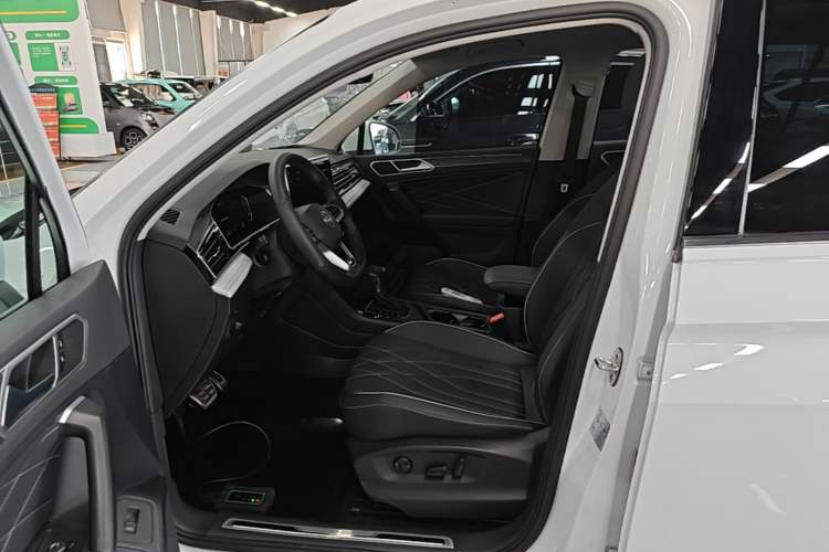 Used Volkswagen Tiguan L 2024 330TSI Automatic Two-Wheel Drive R-Line Enhanced Edition Driver Seat