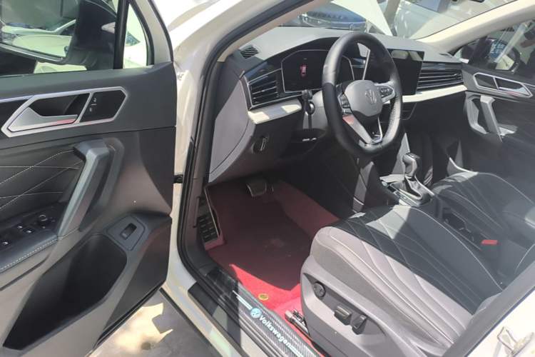 Used Volkswagen Tiguan L 2024 Outstanding Model 300TSI Automatic Two-Wheel Drive Longteng Edition Driver Seat